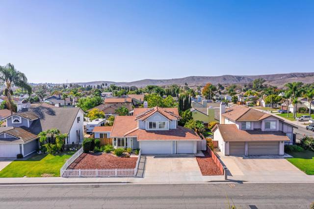 Detail Gallery Image 8 of 48 For 4499 Pebble Beach Dr, Oceanside,  CA 92057 - 4 Beds | 3 Baths