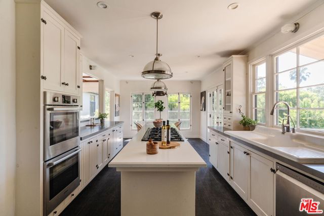 463 N Greencraig Road, Los Angeles CA: https://media.crmls.org/mediaz/beda0a3c-7476-4330-91aa-b1b6e2cb74c9.jpg