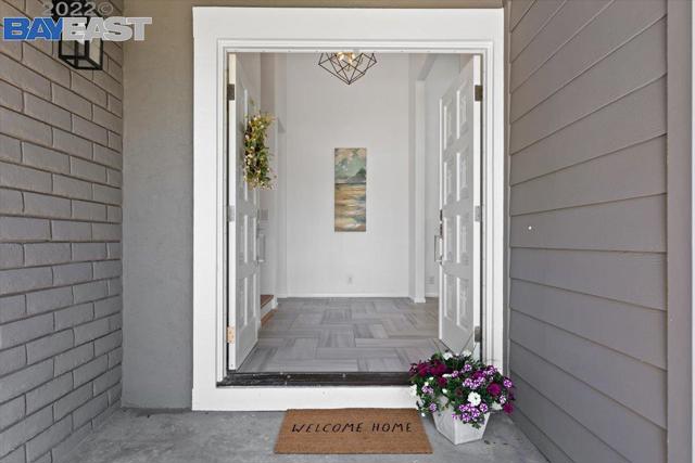 21 Lisa Ct, Brentwood CA: https://media.crmls.org/mediaz/beda18c2-583a-4c40-bafe-fa5f92d10732.jpg