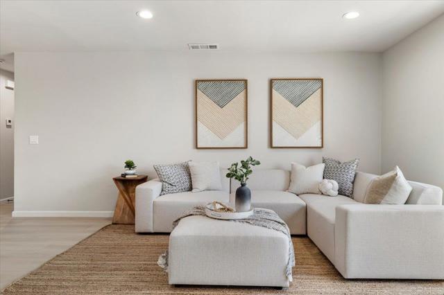 7911 Terraza Disoma, Carlsbad CA: https://media.crmls.org/mediaz/bedb1ada-77ba-438f-8668-5bd0398732e4.jpg