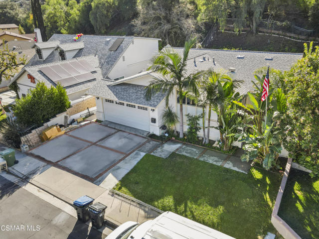 29148 Hillrise Drive, Agoura Hills CA: https://media.crmls.org/mediaz/bedb9762-f070-4eab-8737-665fd6325f87.jpg