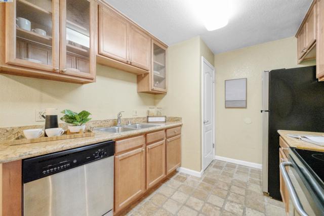 Image 21 of 60 For 2250 Monroe St  260