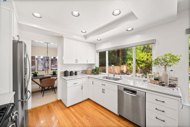 868 Madeira Dr, Pleasanton CA: https://media.crmls.org/mediaz/bedbffe1-7d30-4253-b4b0-64611baf1753.jpg