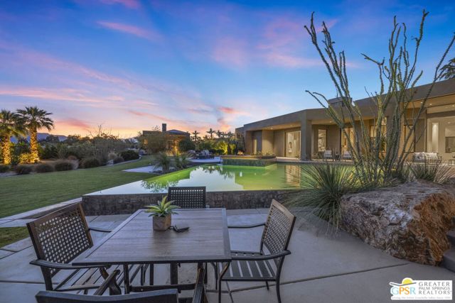 4 Paradise Cove Court, Rancho Mirage CA: https://media.crmls.org/mediaz/bedc6191-1566-4916-b761-ad1d9592280f.jpg