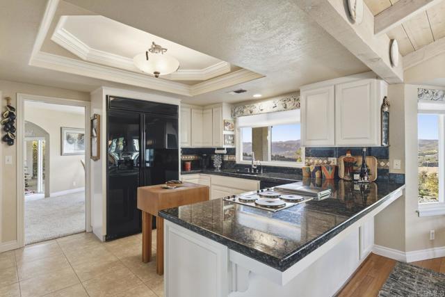 1524 Zutano Lane, Fallbrook CA: https://media.crmls.org/mediaz/bedc6d54-1f32-4f91-8aa0-375433caff0c.jpg