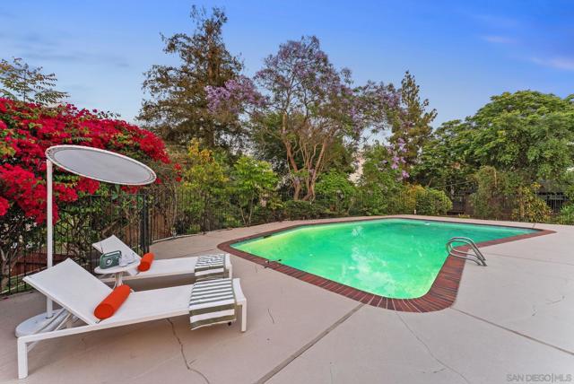 4936 Alzeda Drive, La Mesa CA: https://media.crmls.org/mediaz/bedcab9a-92a4-4ced-b462-2f0d1a41ee31.jpg