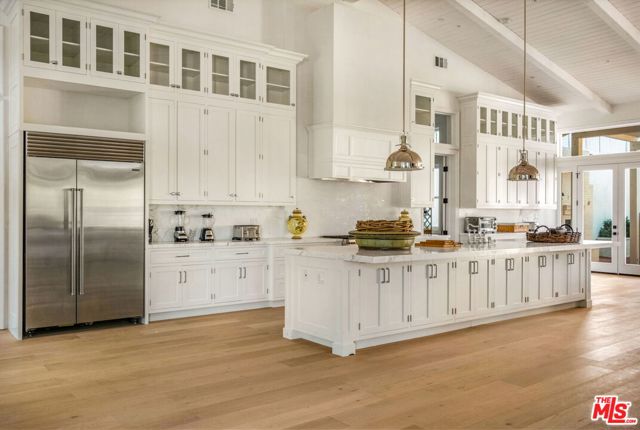 9669 Oak Pass Road, Beverly Hills CA: https://media.crmls.org/mediaz/bedcd6b5-1572-4966-8cee-6dc8880f3ed7.jpg