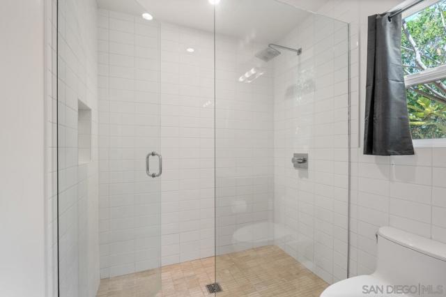 1180 Devonshire Dr, Encinitas CA: https://media.crmls.org/mediaz/bedd2fcb-f454-4b10-bd6d-822dfb7e6d4e.jpg
