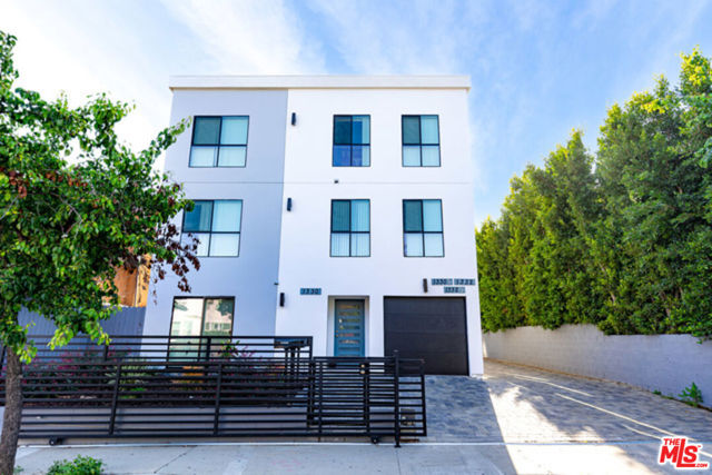 1330 Arapahoe Street, Los Angeles CA: https://media.crmls.org/mediaz/beddbf12-1701-42c7-a11c-859a96c38817.jpg