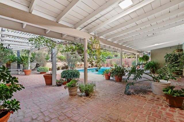 16445 Garvin Drive, Encino CA: https://media.crmls.org/mediaz/beddd0b9-d3d4-4987-842f-740022bf72d3.jpg