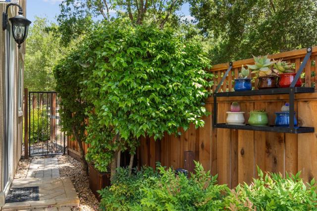 5989 Hillbrook Pl, Dublin CA: https://media.crmls.org/mediaz/bedde165-41db-48a9-a508-57ba4181b3ac.jpg