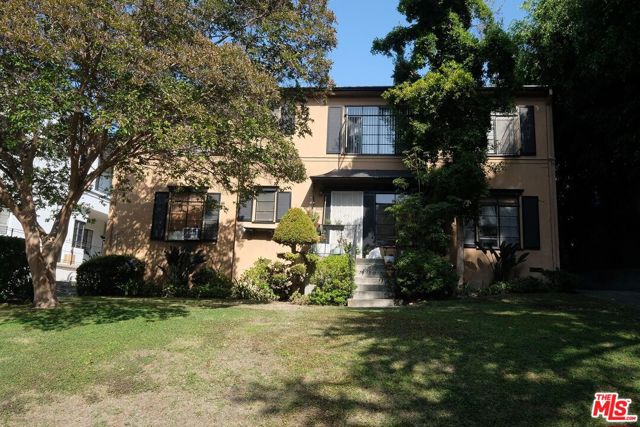 854 1/2 S Plymouth Boulevard, Los Angeles CA: https://media.crmls.org/mediaz/bede628b-1185-445d-b2fb-cd196a71495b.jpg