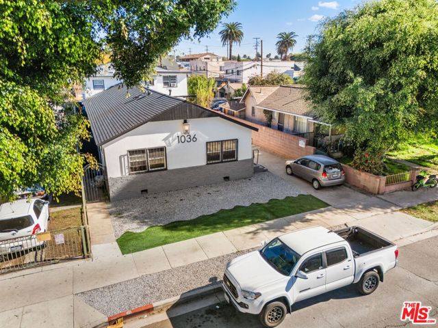 1036 Cherry Avenue, Long Beach CA: https://media.crmls.org/mediaz/bede7063-6cd0-4e6e-968b-702e9b4793e4.jpg