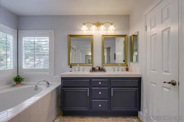 3207 Meadow Side Pl, Escondido CA: https://media.crmls.org/mediaz/bedf8ad5-1506-4da7-8648-163241eb5061.jpg