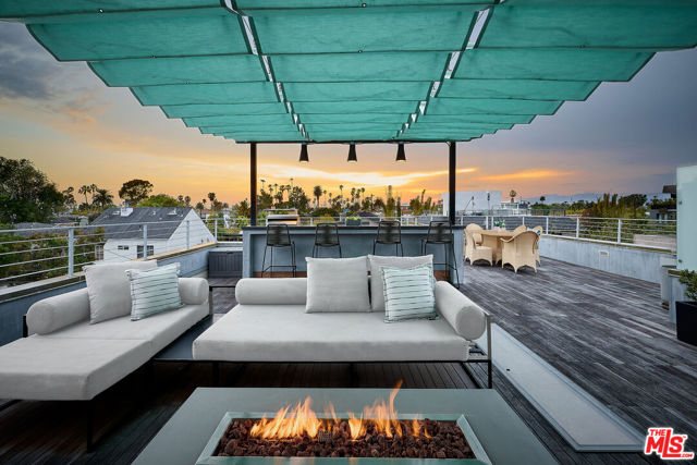 2329 Clement Avenue, Venice CA: https://media.crmls.org/mediaz/bedfb460-d23a-43fe-9e6a-6a86500457f8.jpg