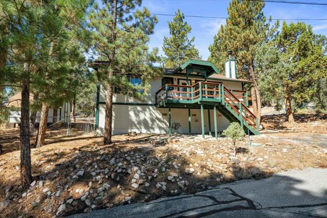 1093 Snow Ridge Road, Big Bear CA: https://media.crmls.org/mediaz/bedfc1df-9eb2-49fd-bf1d-f52b83ea3acb.jpg