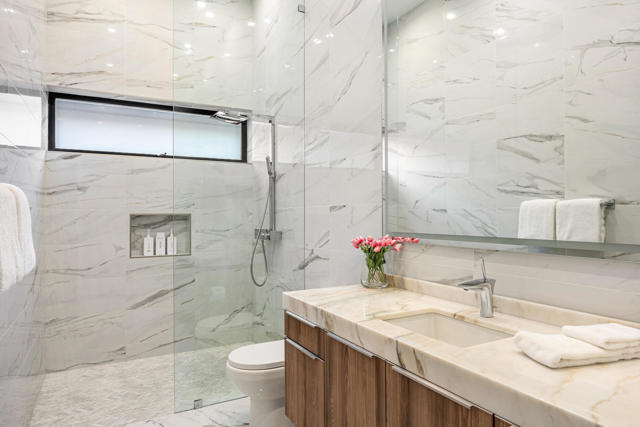 2 Bravo Court, Rancho Mirage CA: https://media.crmls.org/mediaz/bedff203-11c0-4914-bd27-7a83016babd0.jpg