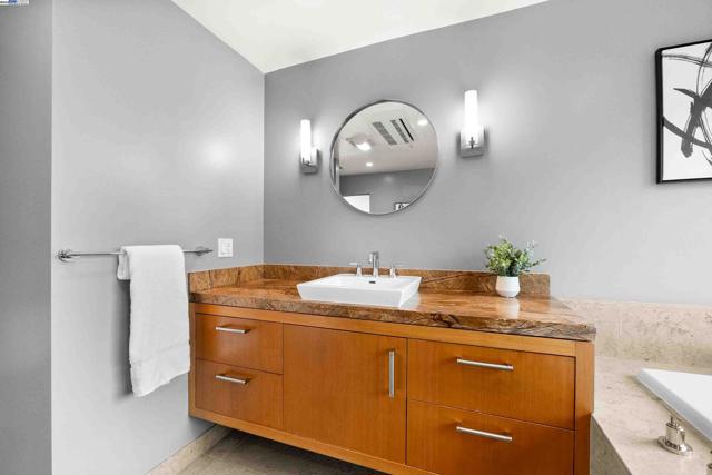 103 Diablo Dr, Oakland CA: https://media.crmls.org/mediaz/bee0ae61-ff83-4fae-a0f4-d6f4216f668e.jpg