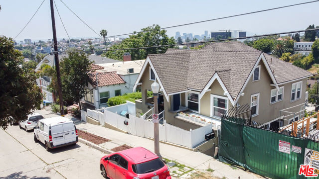 1120 W Edgeware Road, Los Angeles CA: https://media.crmls.org/mediaz/bee0c489-c2c9-43d7-87bb-624a8ef98530.jpg