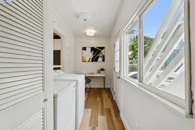 2120 Encinal Ave, Alameda CA: https://media.crmls.org/mediaz/bee0f65c-89af-4b39-8b80-166292694b69.jpg