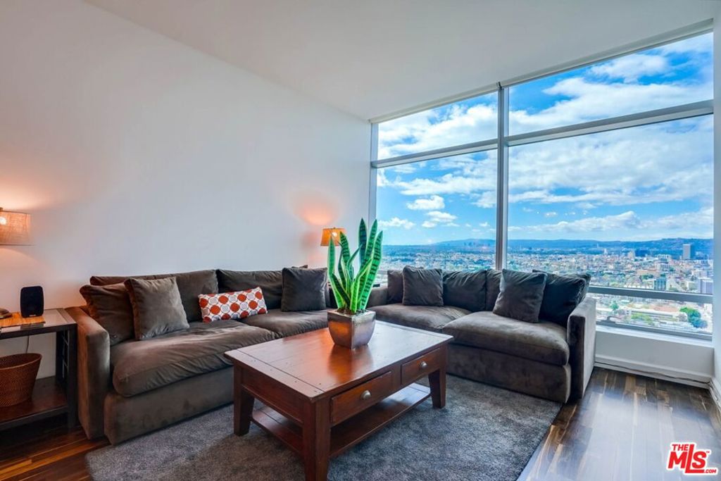 900 W Olympic Boulevard #31F
