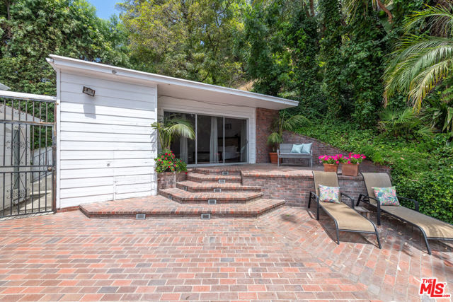 1148 COLDWATER CANYON Drive, Beverly Hills CA: https://media.crmls.org/mediaz/bee197b8-6431-4419-a868-9cb95e70aec1.jpg