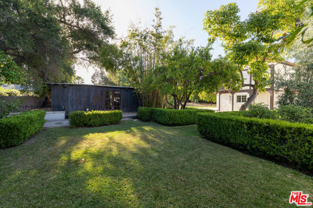 205 S Lomita Avenue, Ojai CA: https://media.crmls.org/mediaz/bee2162d-0b04-4a7e-b7a0-3091e97a55bc.jpg