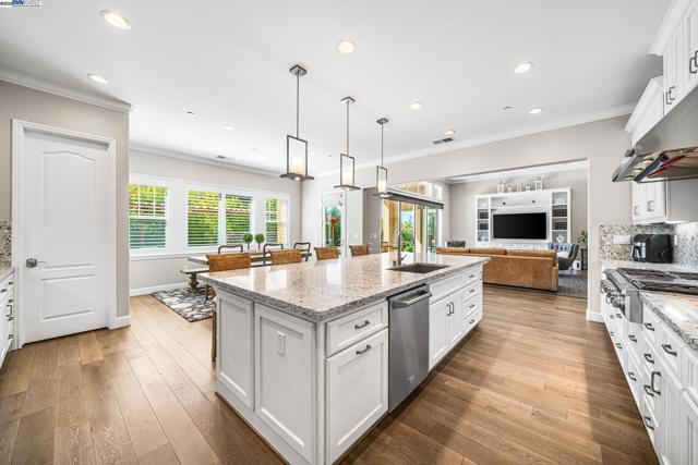 2135 Terra Bella Ct, Livermore CA: https://media.crmls.org/mediaz/bee2257e-66c7-437a-8bb3-99ebf8871b8d.jpg