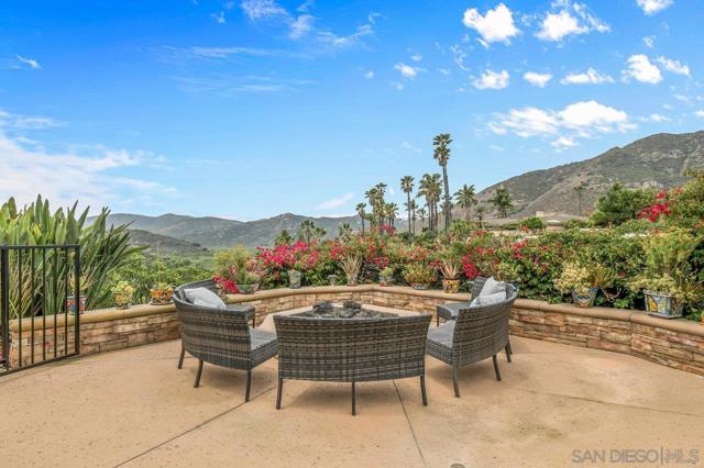3609 Monte Real, Escondido CA: https://media.crmls.org/mediaz/bee2ca7e-eb12-42c7-9d17-9c482d7a934a.jpg