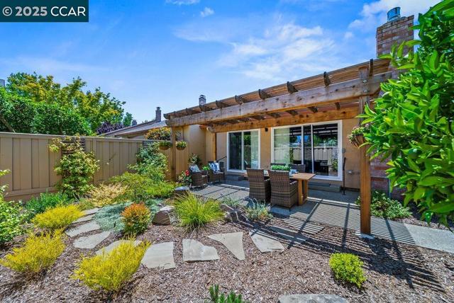 672 Savoy Ct, Walnut Creek CA: https://media.crmls.org/mediaz/bee39bdf-3425-437e-98b4-e5a0b4944947.jpg