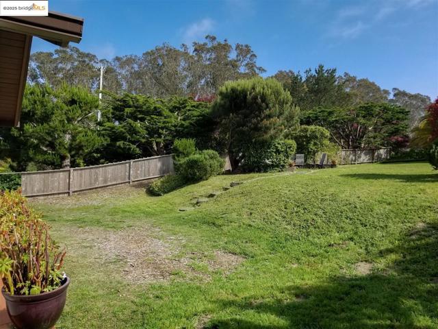 1400 Audubon AVE, Montara CA: https://media.crmls.org/mediaz/bee3b80b-bf47-41c1-9af2-d73f5016b2b5.jpg