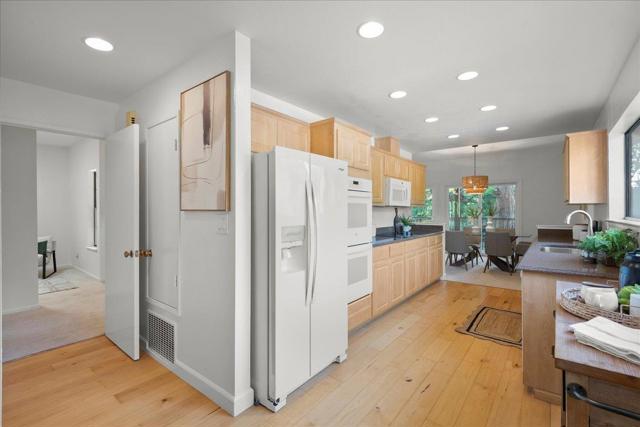 50 Horgan Avenue, Redwood City CA: https://media.crmls.org/mediaz/bee3e4cd-cf5b-4859-b838-8528892c5098.jpg