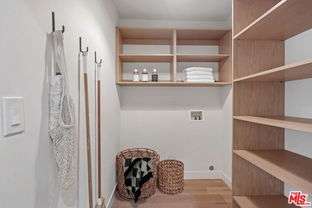 Image 23 of 29 For 4525 Greenbush Avenue