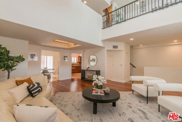 1747 S Barrington Avenue, Los Angeles CA: https://media.crmls.org/mediaz/bee425de-4eec-4cfa-bdd7-8cfdce50e071.jpg