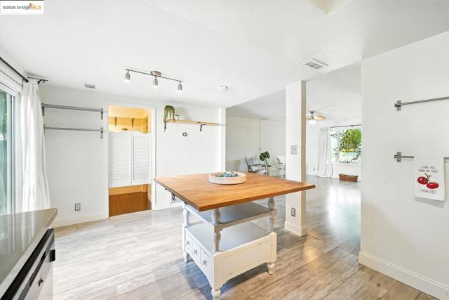 1814 Wildbrook CT, Concord CA: https://media.crmls.org/mediaz/bee4a2d0-2834-45ea-bf27-40e56778b477.jpg