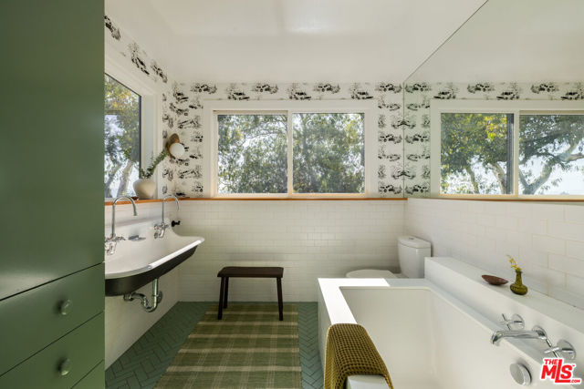 Image 27 of 57 For 2206 Micheltorena Street