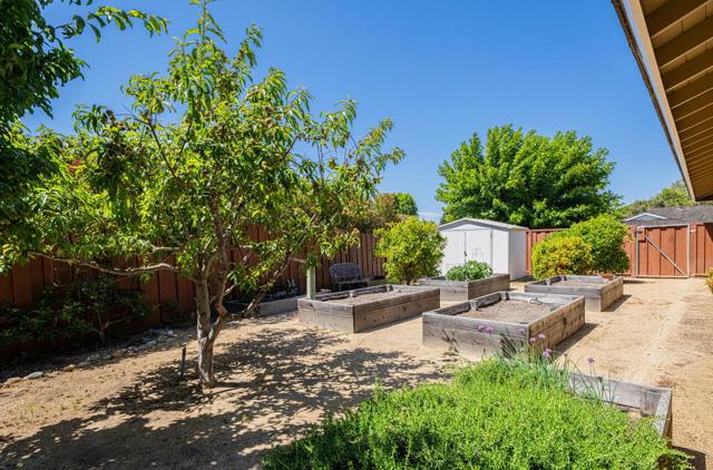 22470 Estoque Place, Salinas CA: https://media.crmls.org/mediaz/bee59184-d75e-4c7f-96ca-cecd5d56cef4.jpg