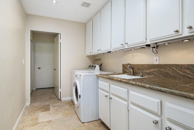 2 Rutgers Court, Rancho Mirage CA: https://media.crmls.org/mediaz/bee60086-a299-4ce9-bedf-d47e9e9f4ba2.jpg