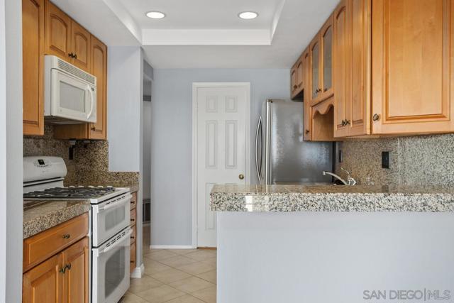 1914 Swallow Ln, Carlsbad CA: https://media.crmls.org/mediaz/bee607fe-fb28-4019-9a2a-a1cd676e1377.jpg