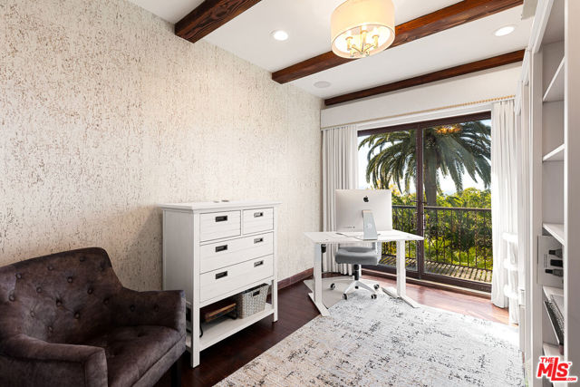 330 Kempton Road, Glendale CA: https://media.crmls.org/mediaz/bee64fce-a2e9-4203-b306-0dd4da26c62c.jpg