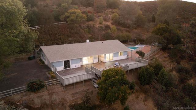 11774 Rocoso Rd, Lakeside CA: https://media.crmls.org/mediaz/bee6dcb4-4b44-4b61-a29f-119da934eb84.jpg