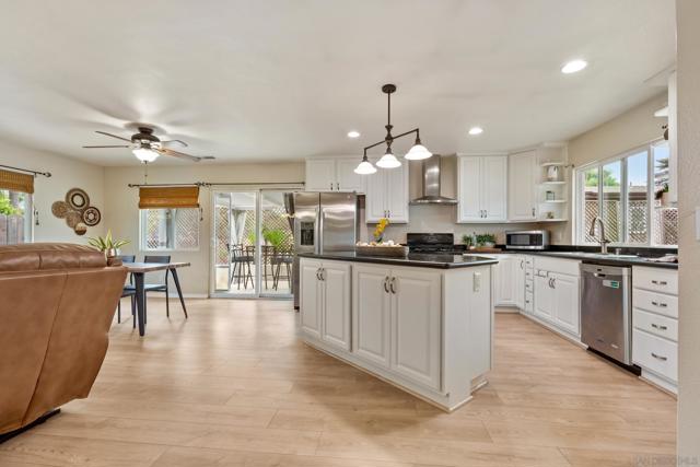 13340 Miguel Garden Way, Poway CA: https://media.crmls.org/mediaz/bee6dff4-3bb9-45d4-b803-00b0158b10fb.jpg