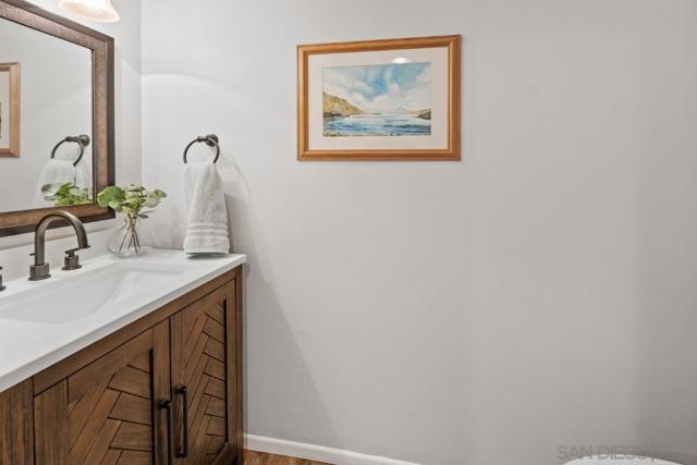 3731 Caminito Carmel Lndg, San Diego CA: https://media.crmls.org/mediaz/bee6e9ea-42cc-4541-92b8-83bb93edf605.jpg