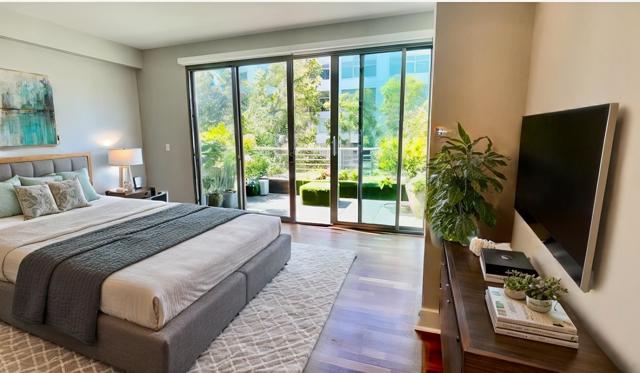 219 Brannan Street, San Francisco CA: https://media.crmls.org/mediaz/bee742b9-99e3-4507-a99c-c9527b0aba7d.jpg