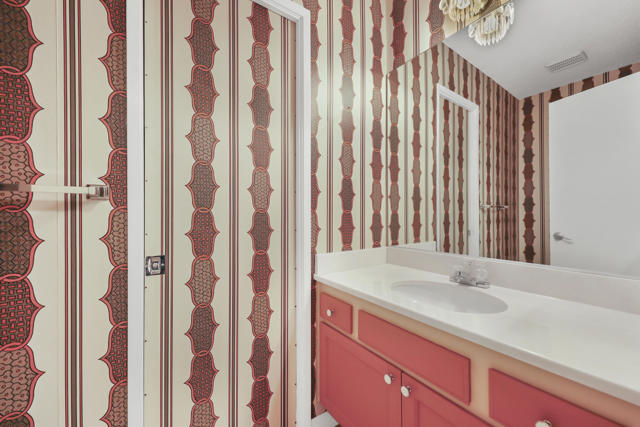 16 Haig Drive, Rancho Mirage CA: https://media.crmls.org/mediaz/bee7b5f6-05ad-40f1-a07e-d3858ff6c661.jpg