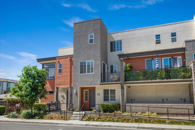29333 Hub Court, Hayward CA: https://media.crmls.org/mediaz/bee853d0-2eb6-4d49-b7f2-0c51e093f7f8.jpg