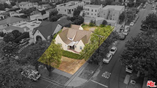 1601 S Shenandoah Street, Los Angeles CA: https://media.crmls.org/mediaz/bee8778b-dbc2-4c51-ab35-e84a92488d2f.jpg