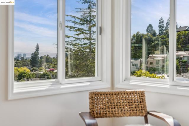5968 Chabot Crest, Oakland CA: https://media.crmls.org/mediaz/bee8925c-9b77-4cee-8e3e-caec4eae9fb9.jpg