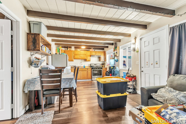 157 59 Natal WAY, Vista CA: https://media.crmls.org/mediaz/bee8b1f0-4387-4ee1-a4ba-f475234f1dc6.jpg