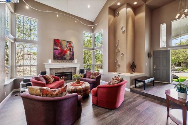 3761 SMALLWOOD COURT, Pleasanton CA: https://media.crmls.org/mediaz/bee9148b-0377-4b82-bab0-790c3085c9ed.jpg